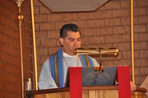 2014-PUL-Gene_Jr_pulpit_DSC_4608-FuellingS