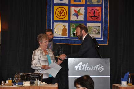 Presentation of the Vision Award to Cherie Jamason, President & CEO, Food Bank of Northern NevadaPresenter: Rabbi Ethan Bair, Temple Sinai PHOTO: Stephan Fuelling